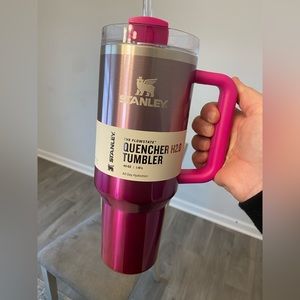 NEW Stanley 40 oz  Quencher H2.0 FlowState Tumbler - CAMELIA GRADIENT HOT PINK